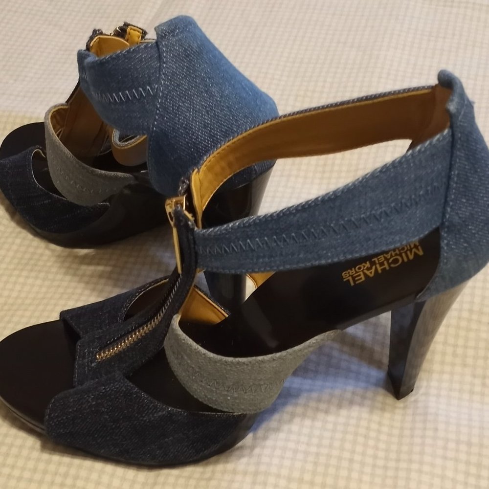 Michael Kors Jean T strap Sandal
